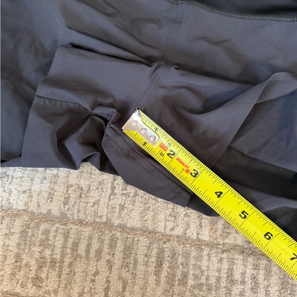 Patagonia Women’s Grey/Black hydropeak Active Shorts, size XL - Picture 8 of 10